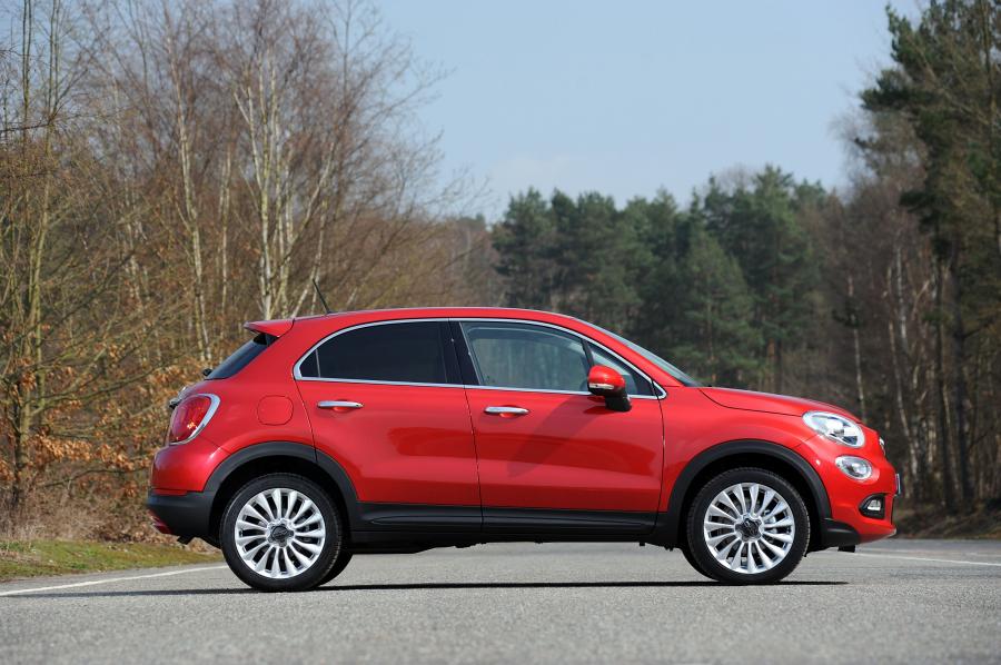 Fiat 500X 2015 года  (UK) (фото 18 из 31)